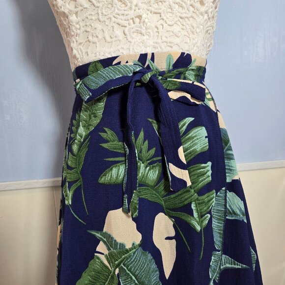 Blooming Jelly Medium White Navy Teal Open Back Crochet Faux Wrap Casual Dress - Picture 3 of 14